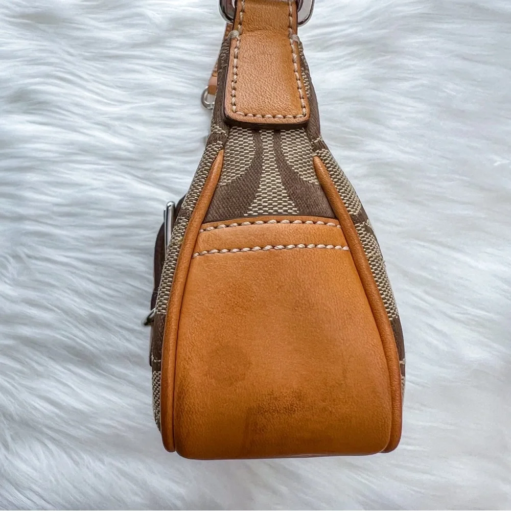 Vintage Y2K Coach Hampton Signature Beige Baguette Shoulder Bag with Flap Buckle - Picture 9 of 11